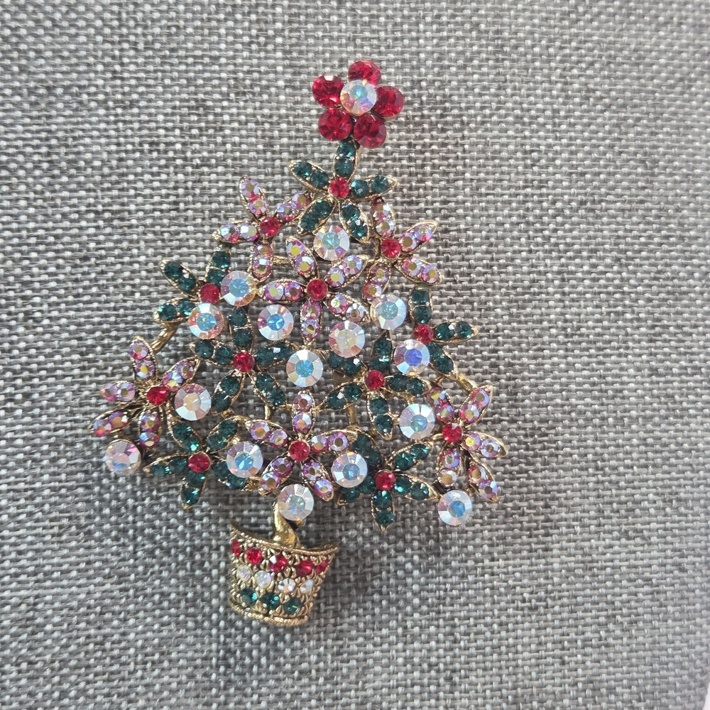 vtg ruccini christmas tree brooch pin multicolor crystal sparkly festive blingy